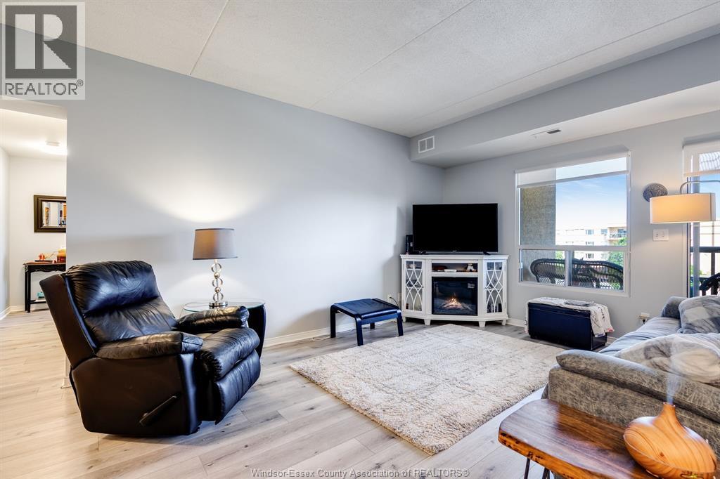 315 Village Grove Unit# 305