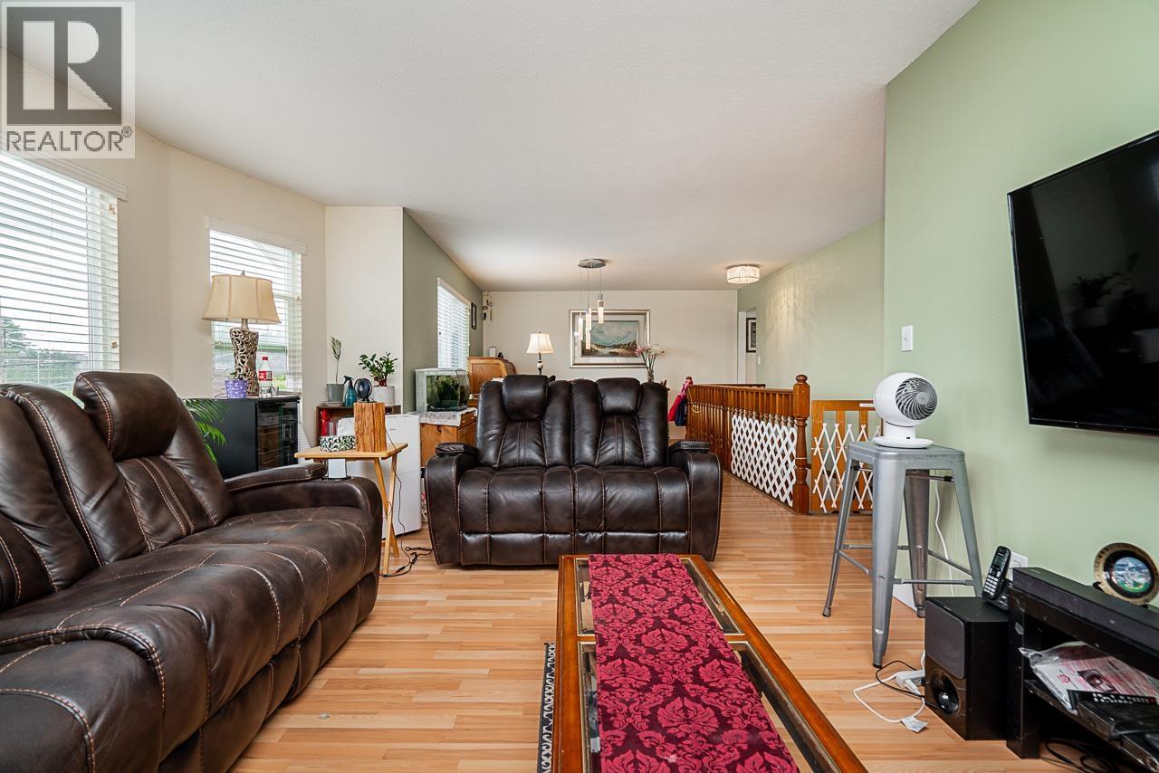 527 E COLUMBIA STREET