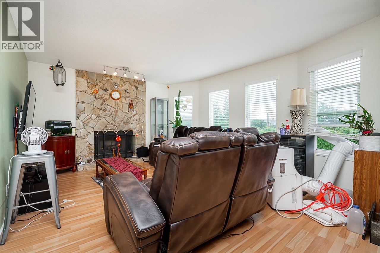 527 E COLUMBIA STREET