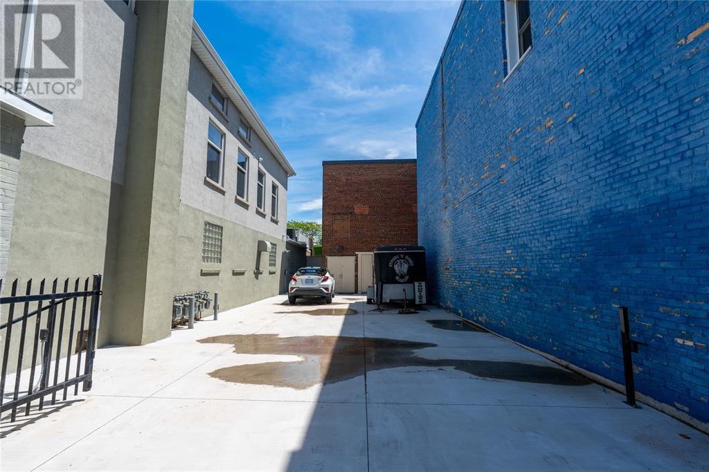 223 CHRISTINA STREET North