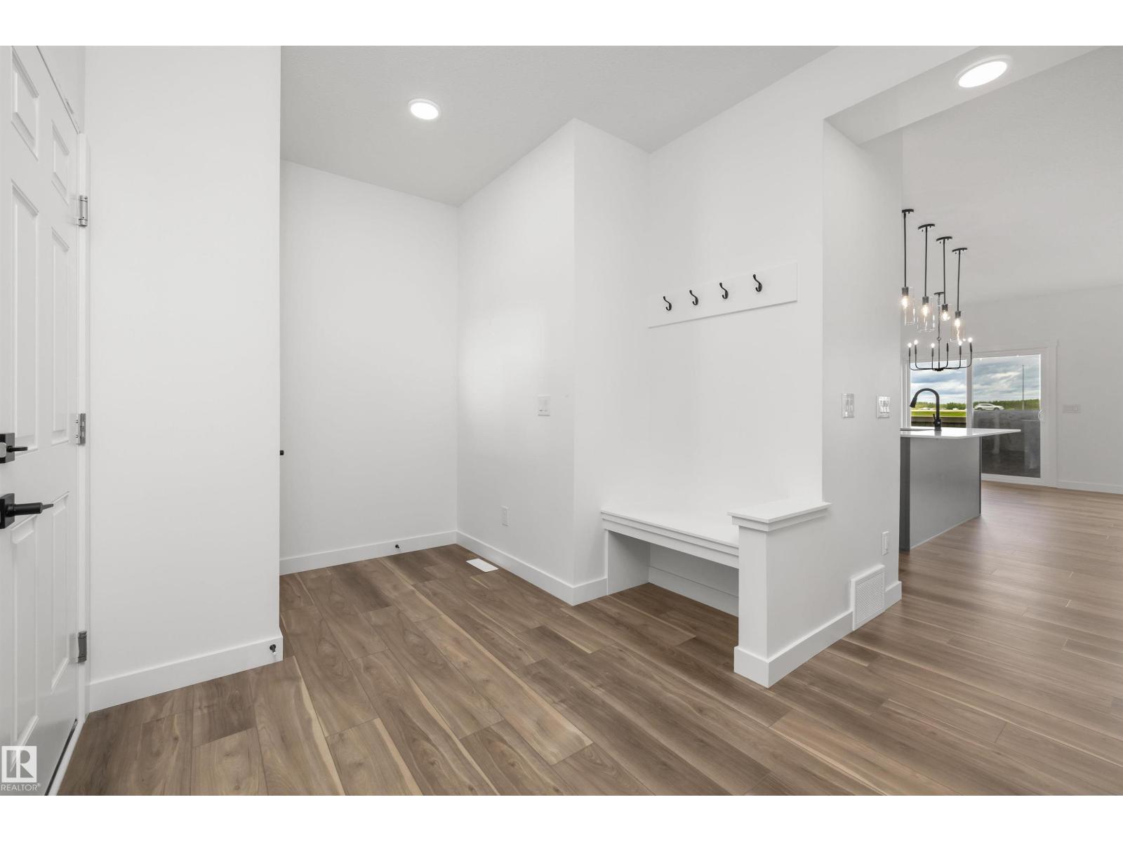 8608 183 AV NW