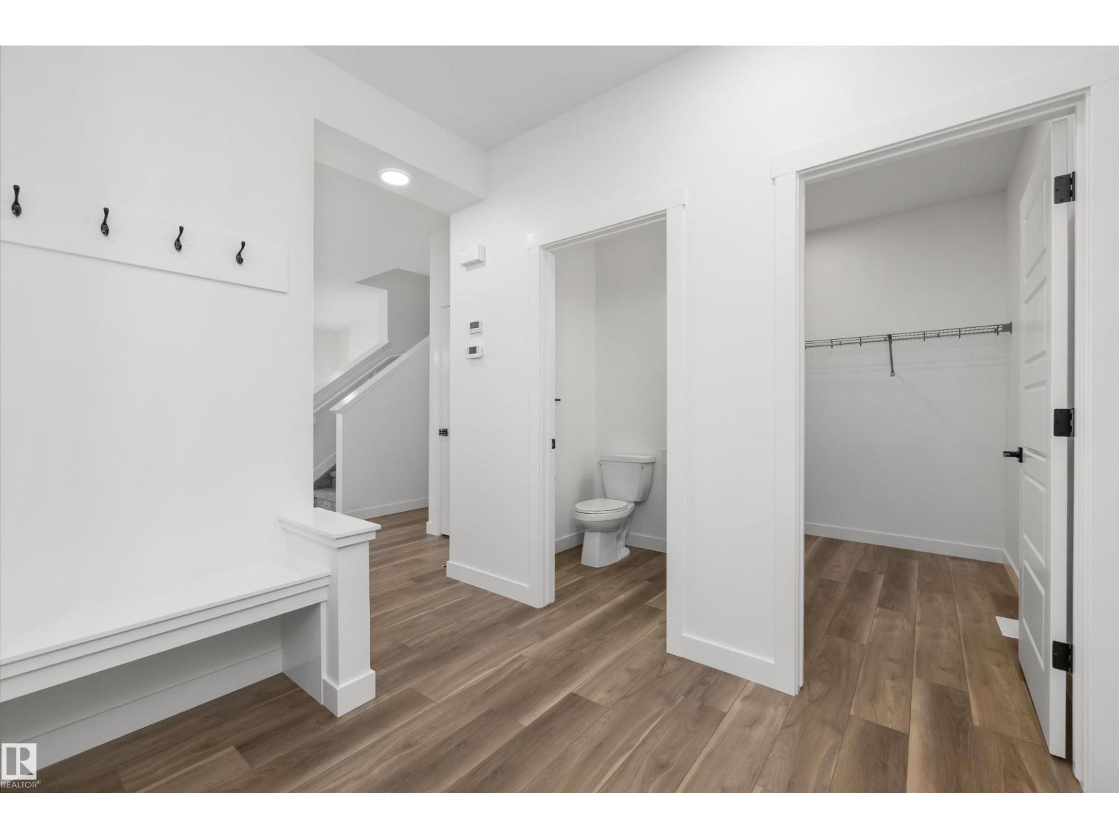 8608 183 AV NW