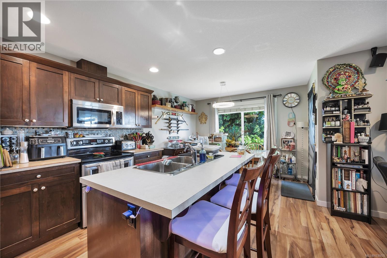 1054 Southwood Dr