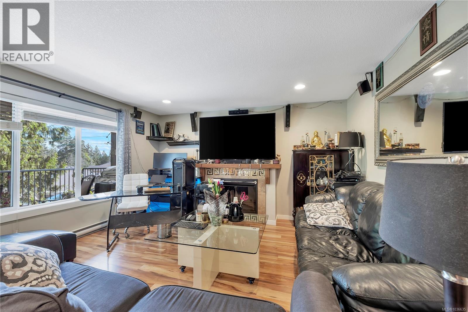 1054 Southwood Dr
