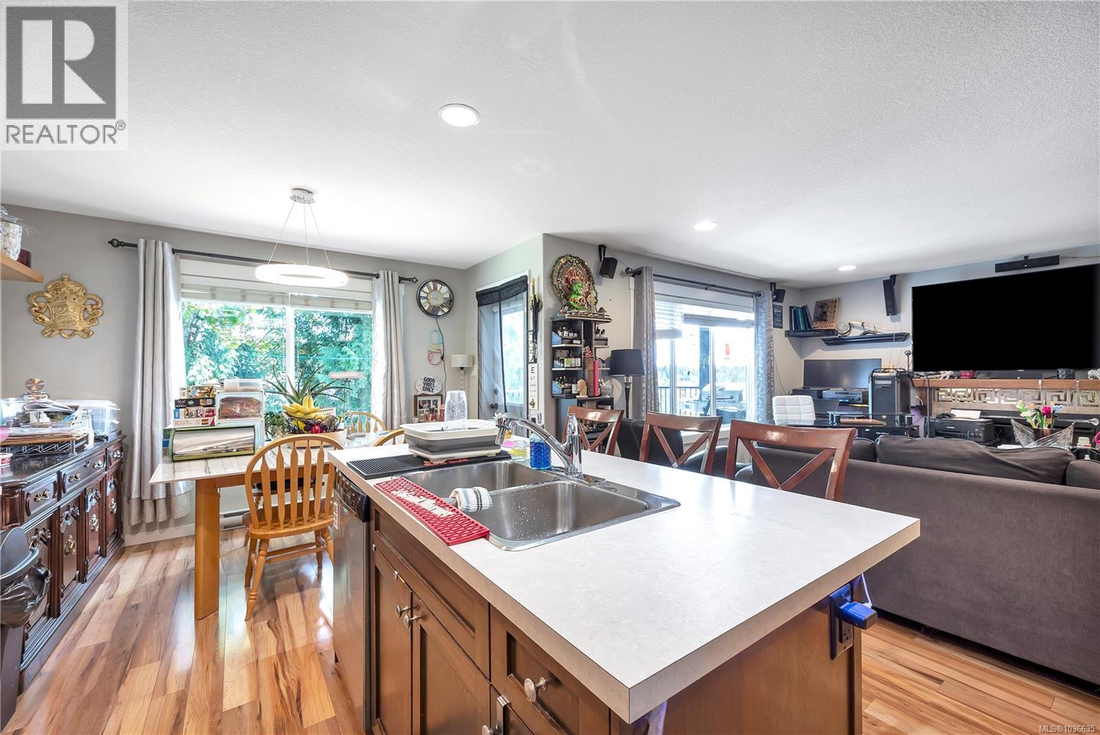 1054 Southwood Dr