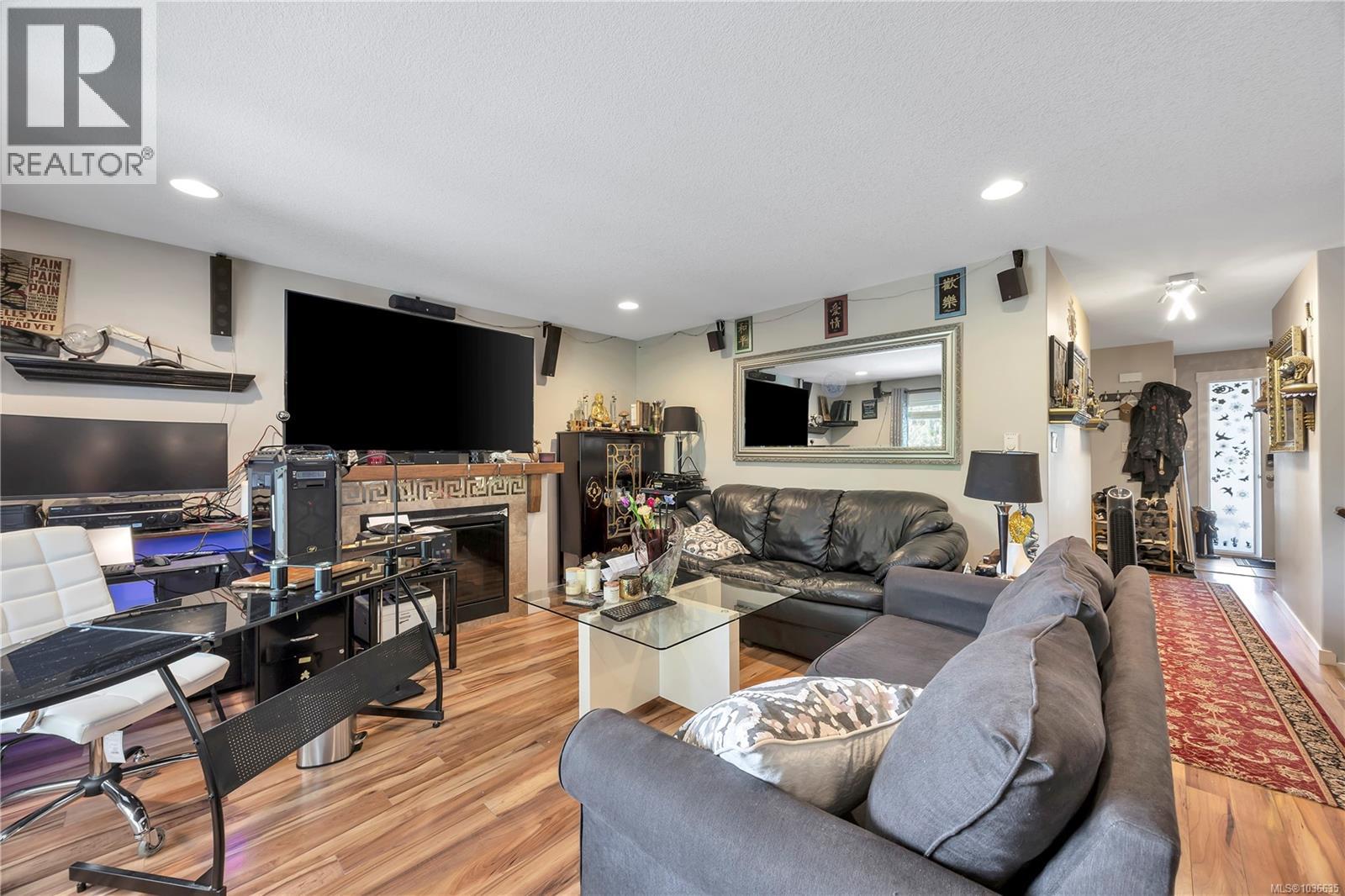 1054 Southwood Dr