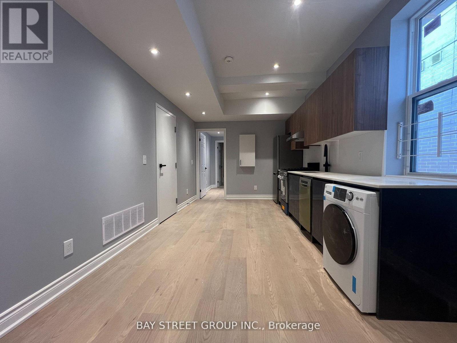 203 - 2386 LAKE SHORE BOULEVARD W