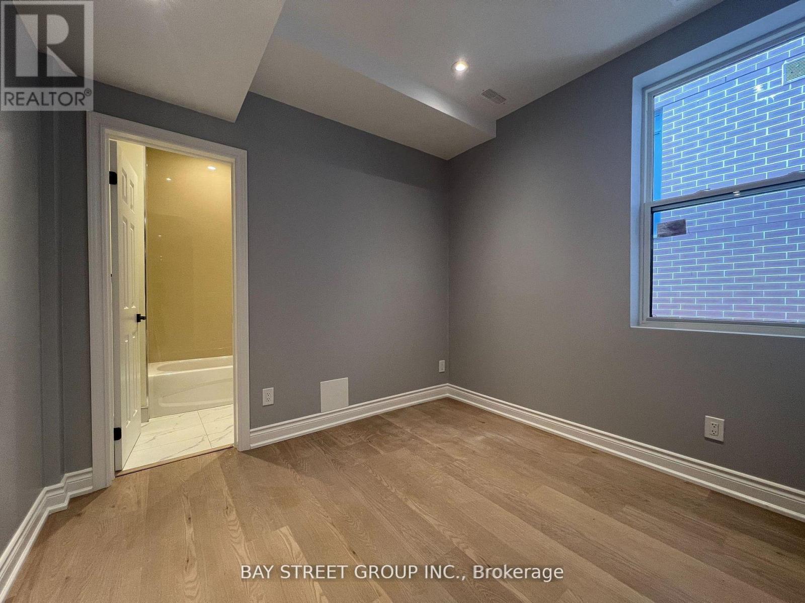 203 - 2386 LAKE SHORE BOULEVARD W