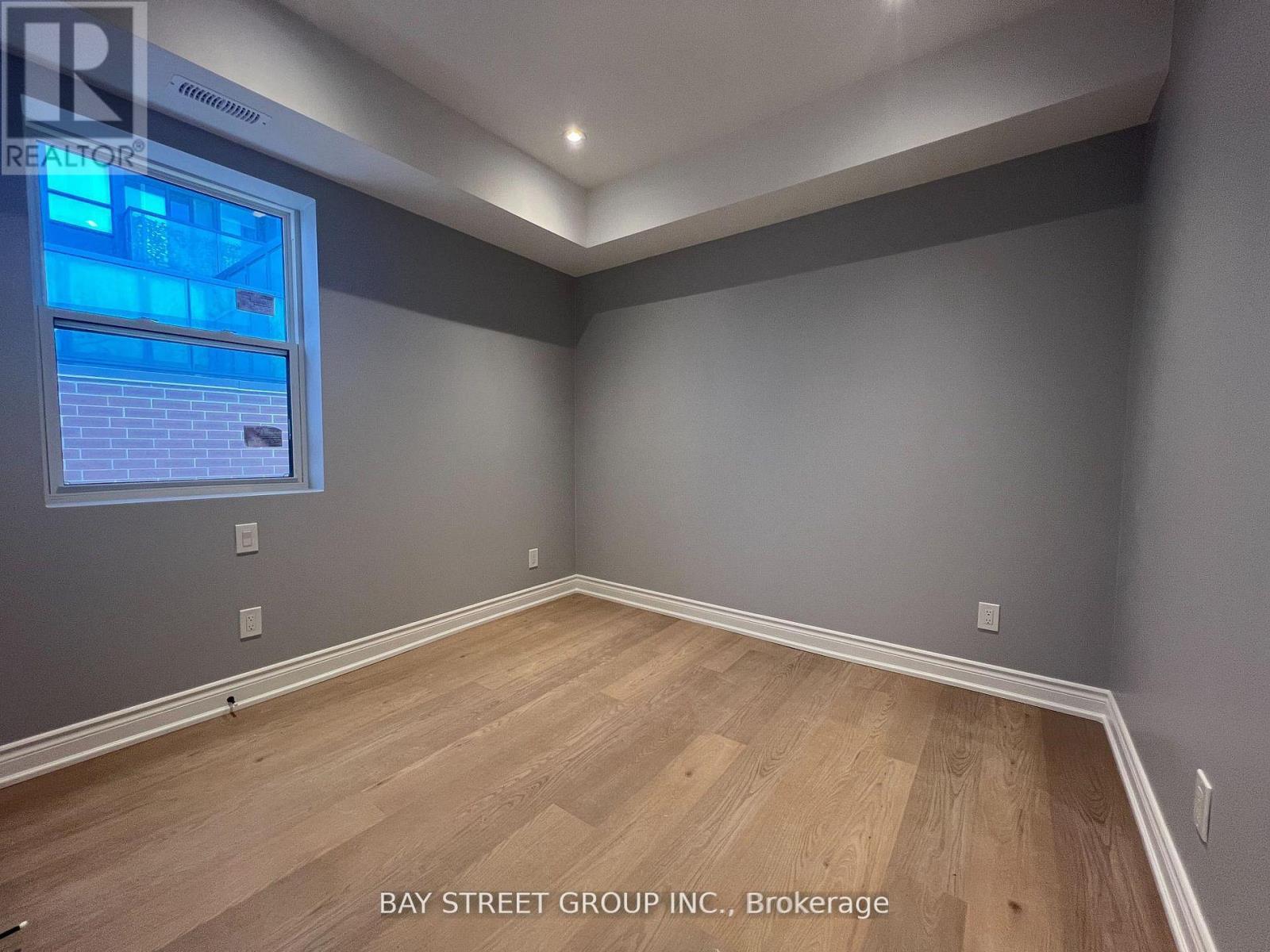 203 - 2386 LAKE SHORE BOULEVARD W