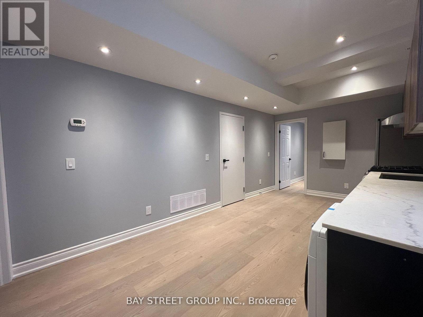 203 - 2386 LAKE SHORE BOULEVARD W