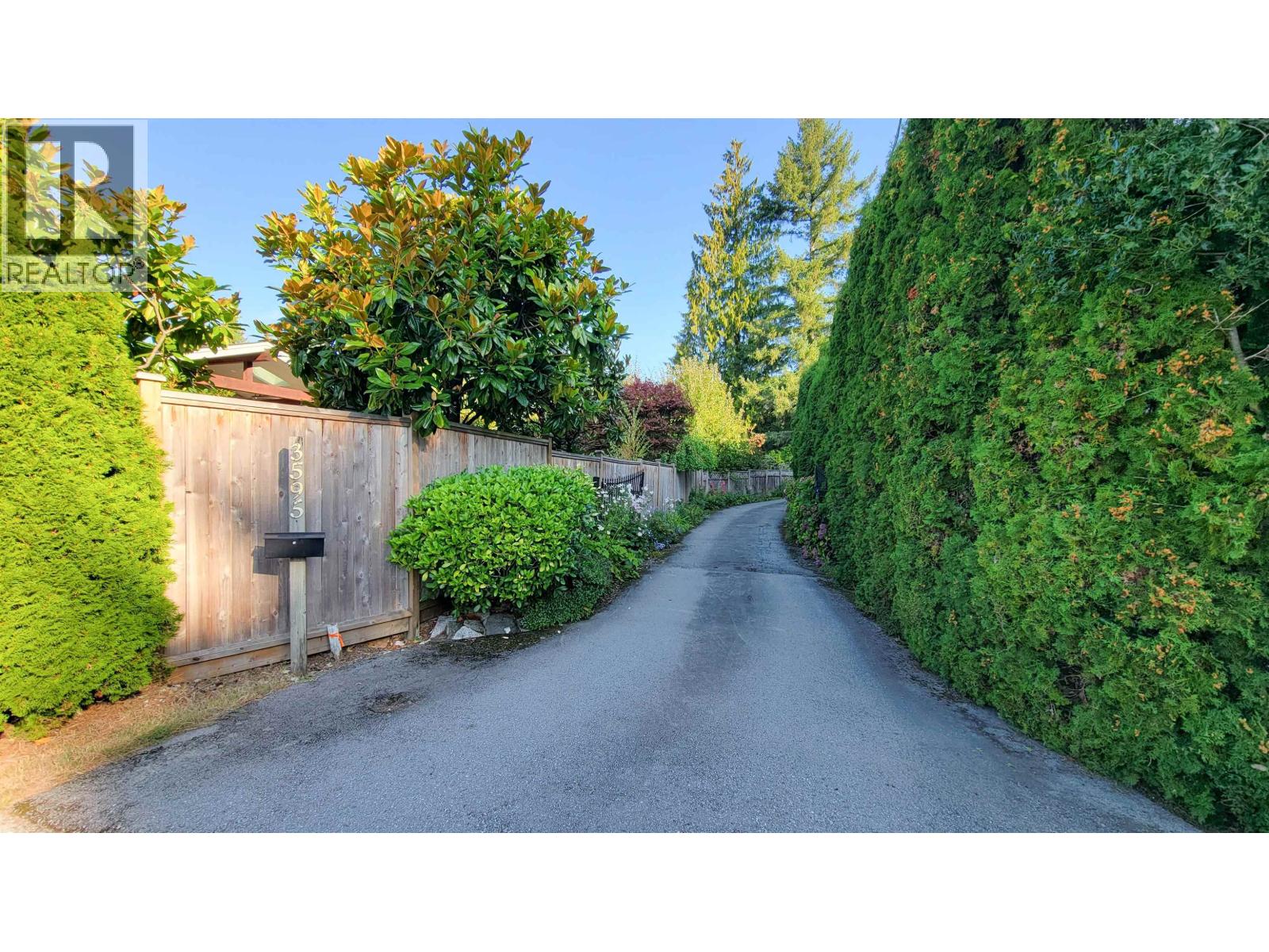 3595 WELLINGTON CRESCENT