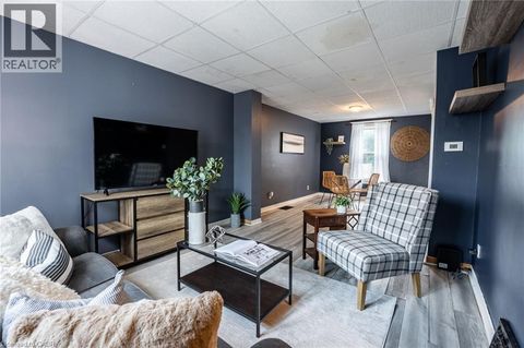 52 CONNAUGHT Avenue N Hamilton ON L8L6Y8