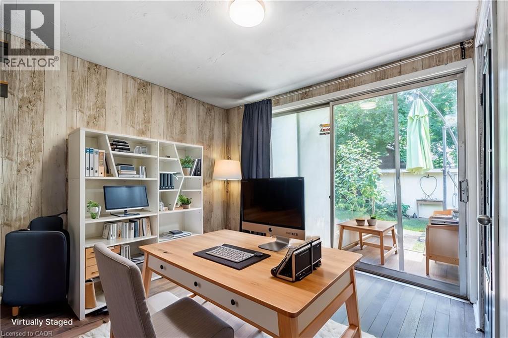 52 CONNAUGHT Avenue N