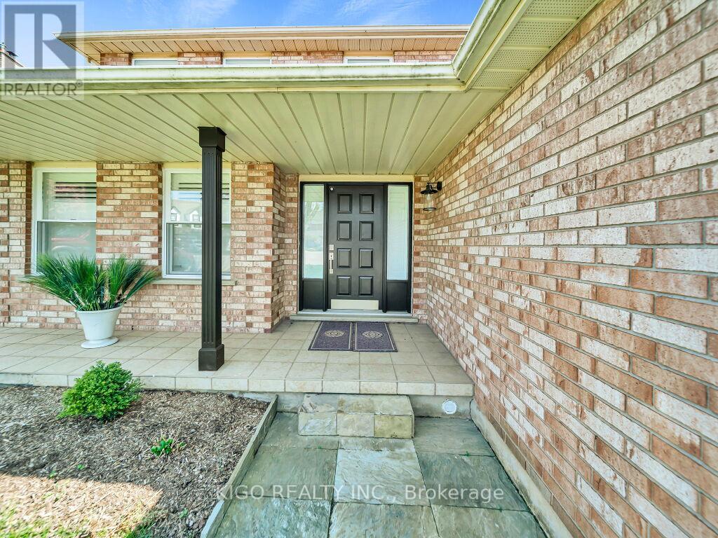 16 GLENNIE COURT