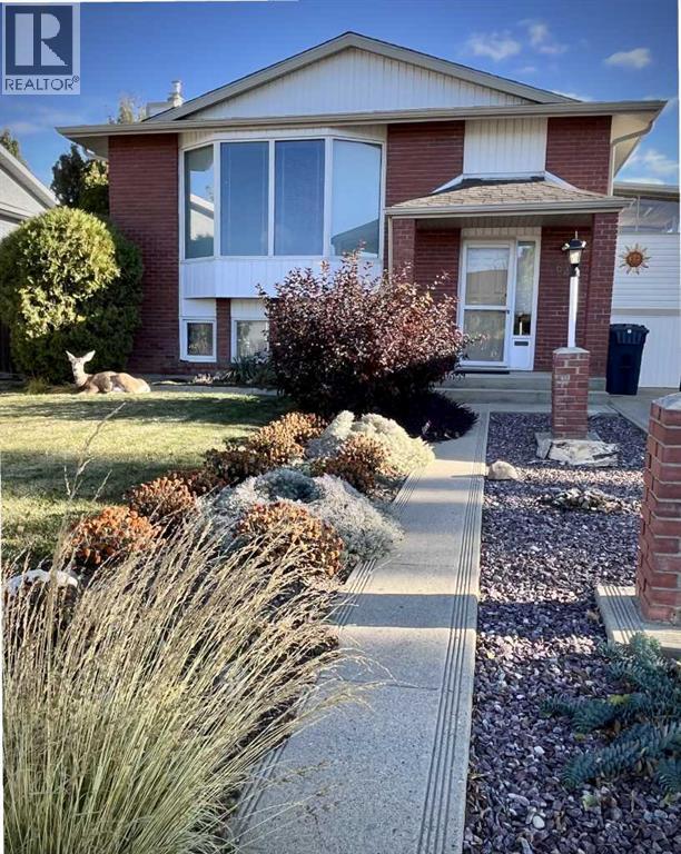 164 Mt Crandell Crescent W