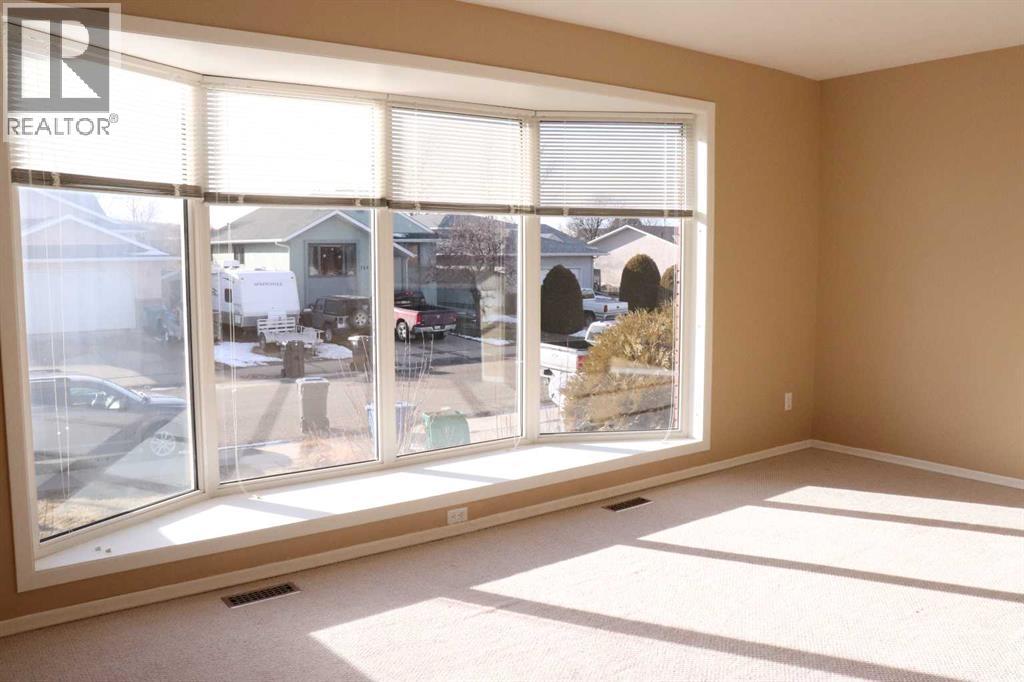 164 Mt Crandell Crescent W