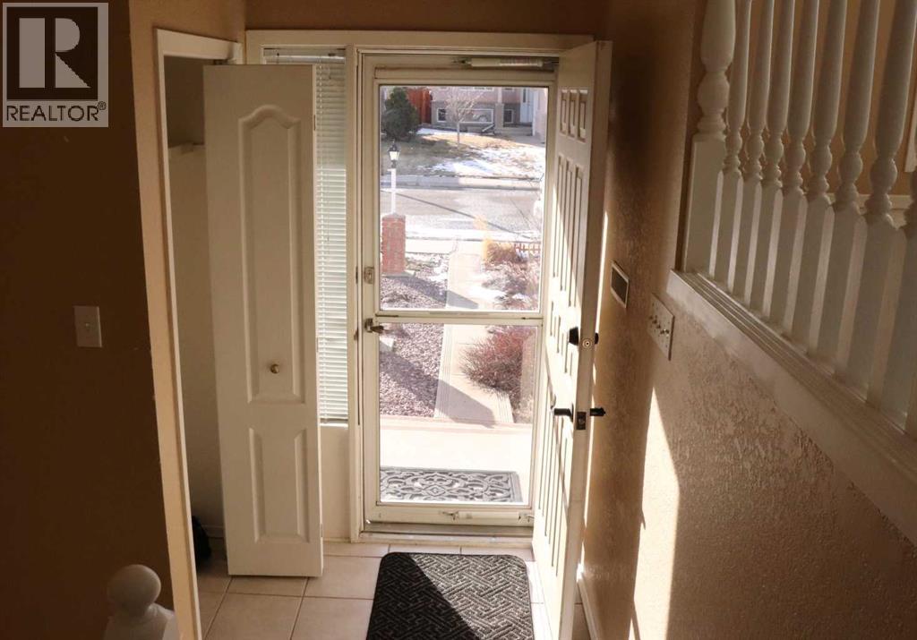 164 Mt Crandell Crescent W