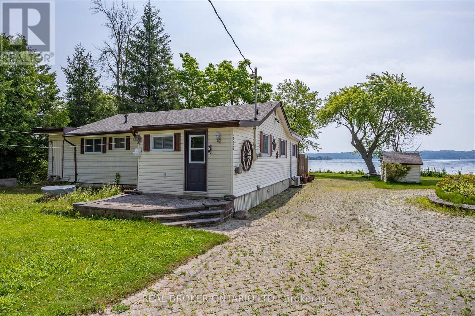 665 NORTH SHORE DRIVE E