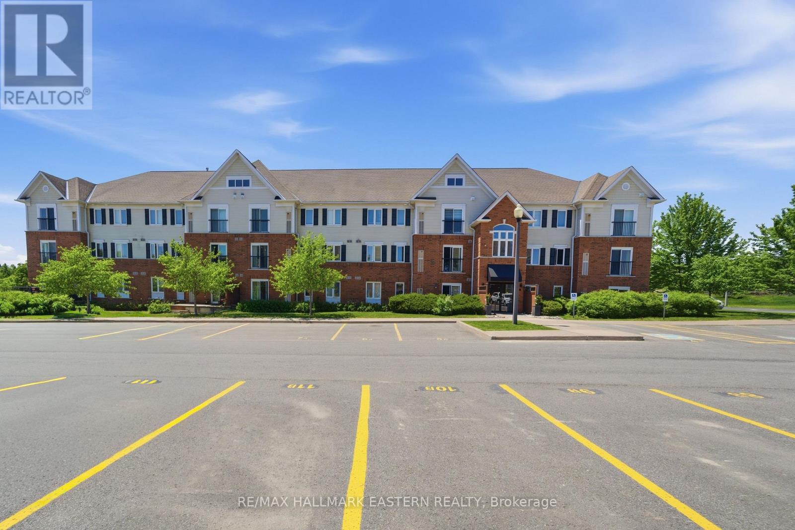 Photo 1 of 25 — 101 - 300 SPILLSBURY DRIVE Unit 101, Peterborough (Otonabee Ward 1), ON K9K0B4