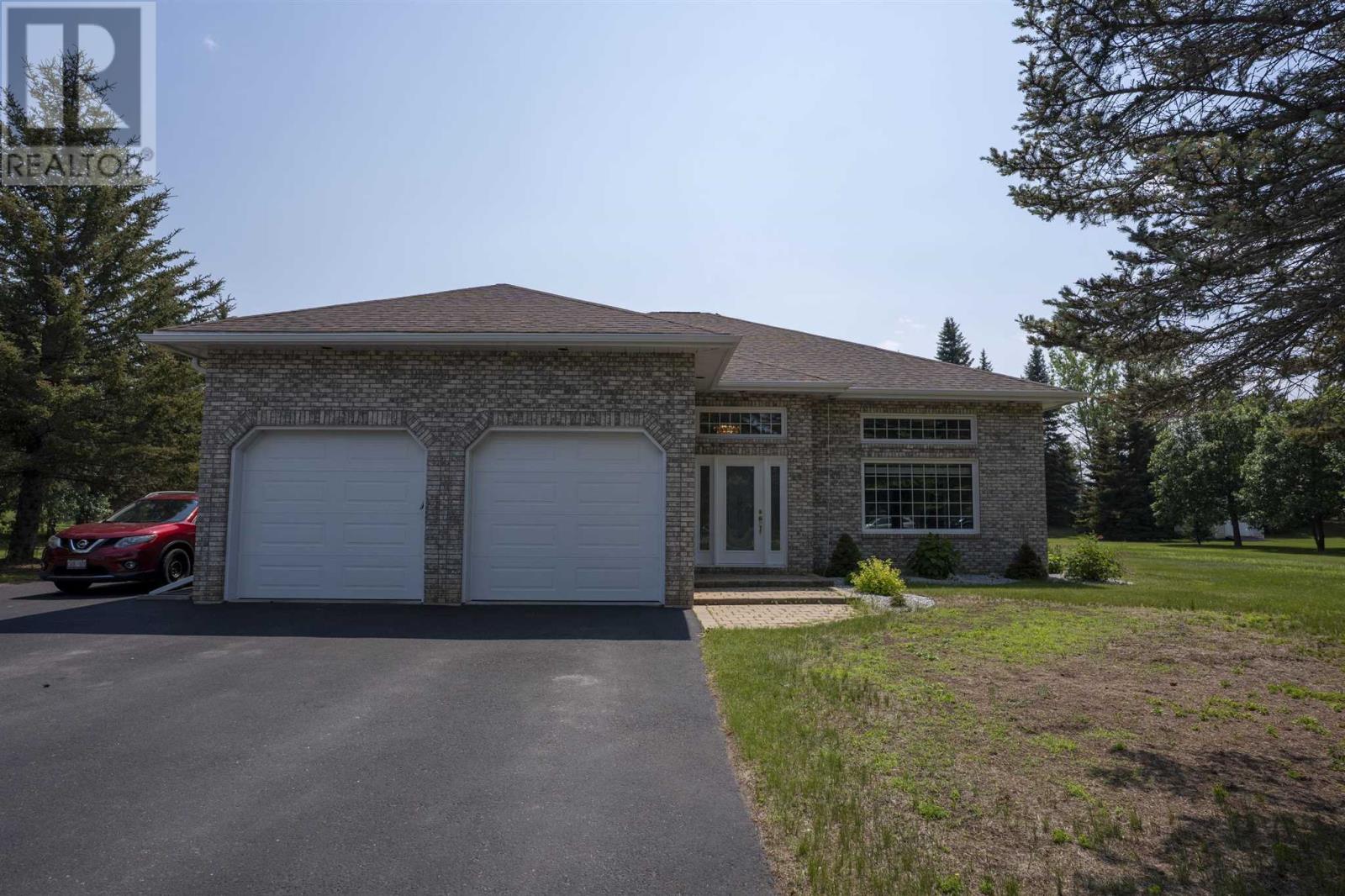 9 Kingswood CT