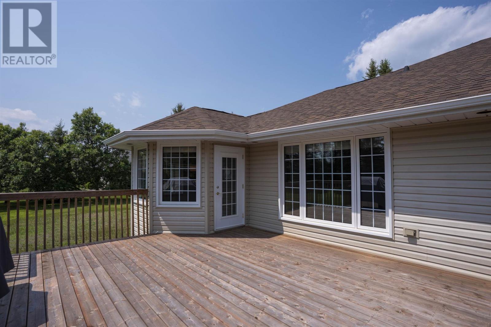 9 Kingswood CT