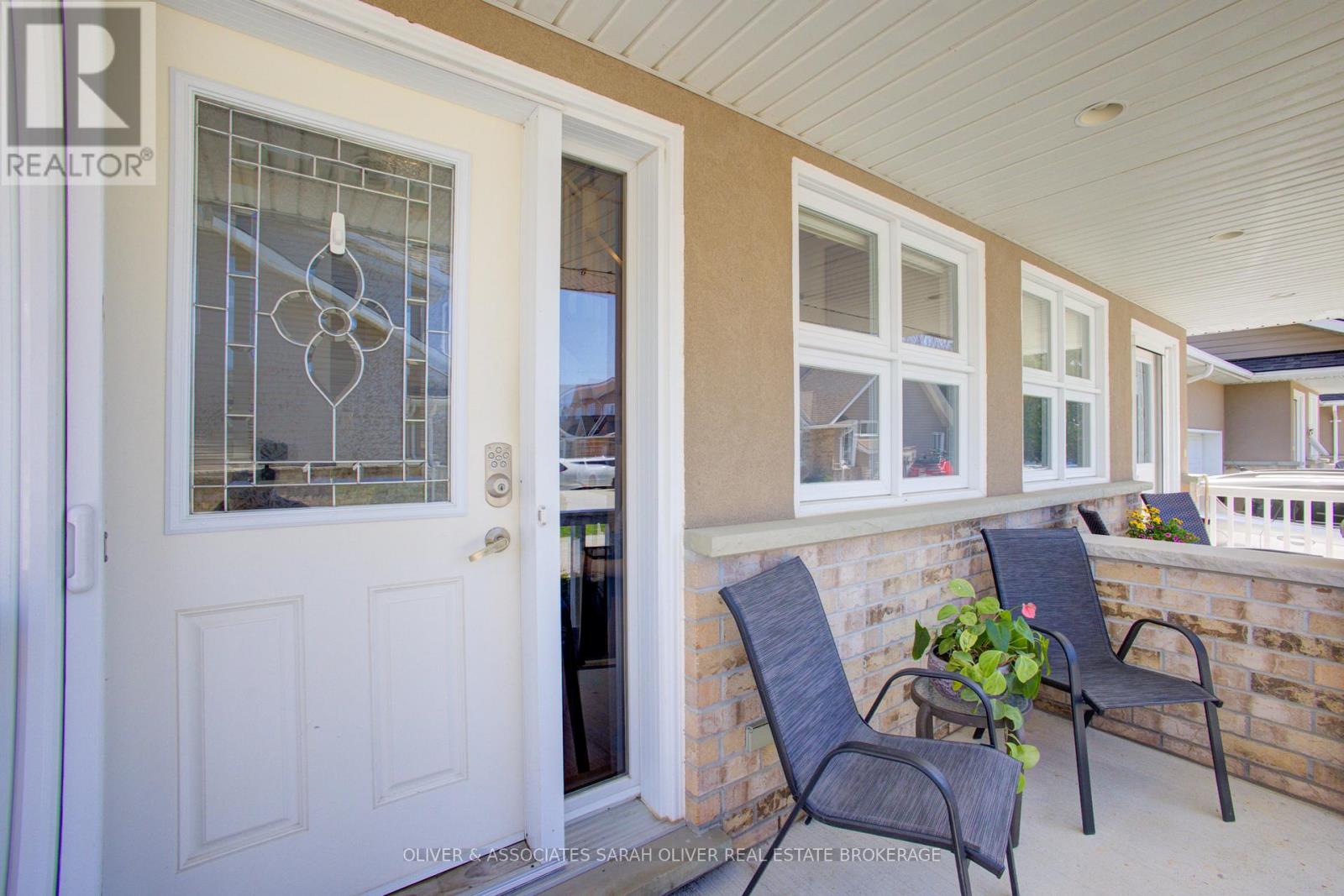 6 - 433 QUEEN STREET