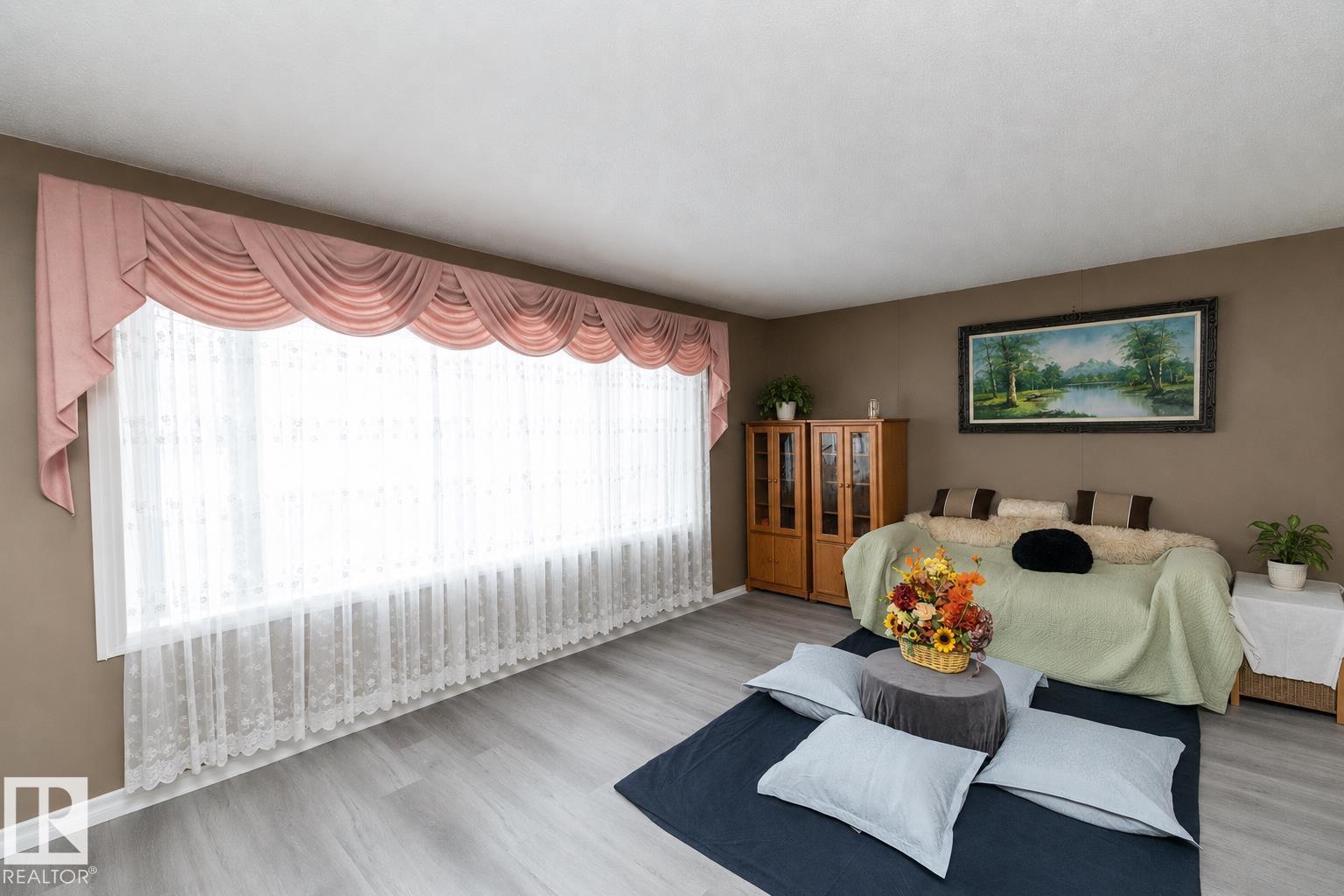 11539 40 AV NW