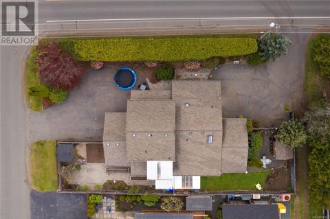 239 Fifth Ave Qualicum Beach BC V9K1S2