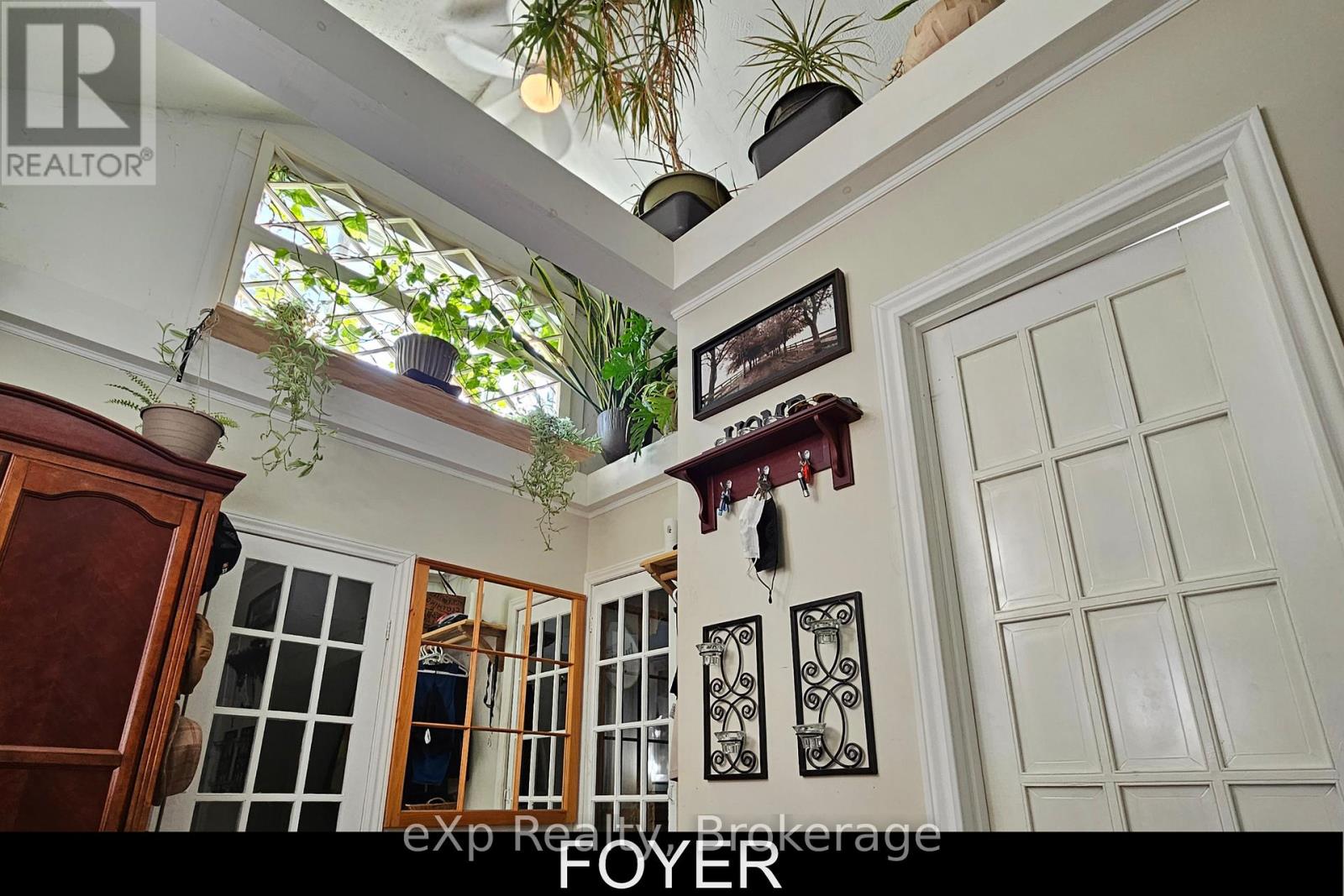 257 QUEEN STREET S
