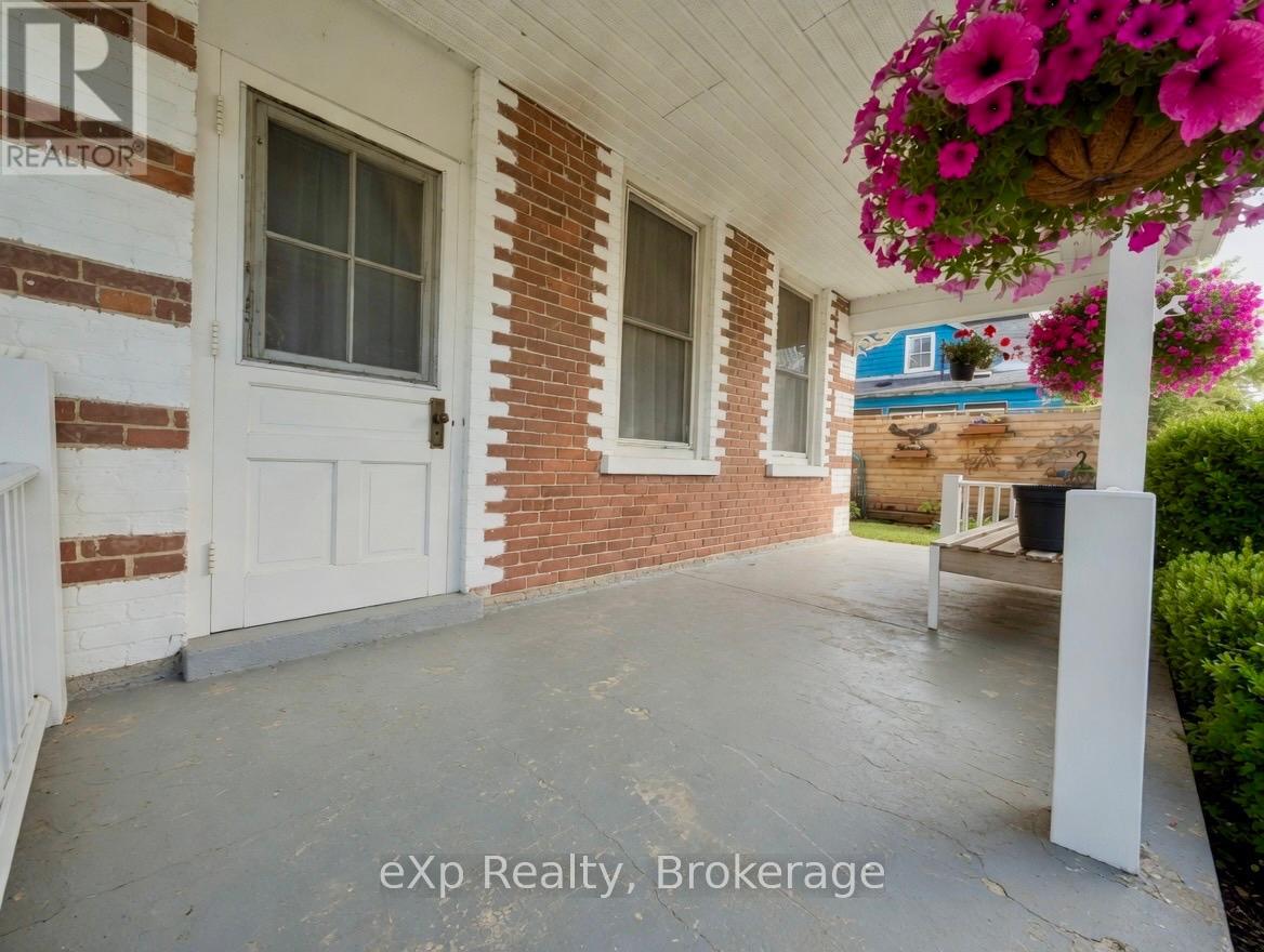 257 QUEEN STREET S