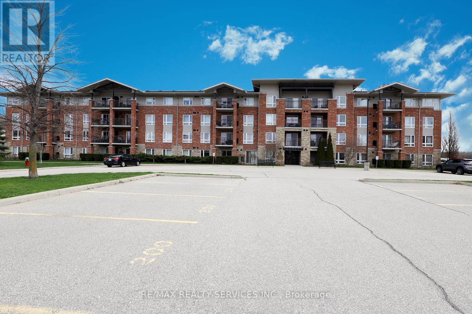 301 - 60 LYNNMORE STREET