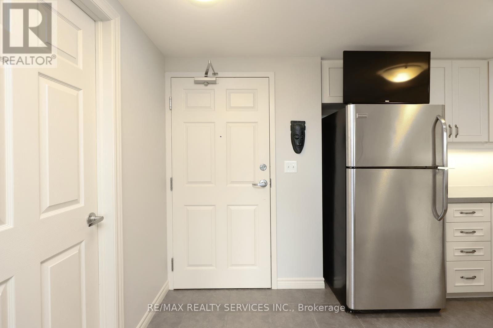 301 - 60 LYNNMORE STREET