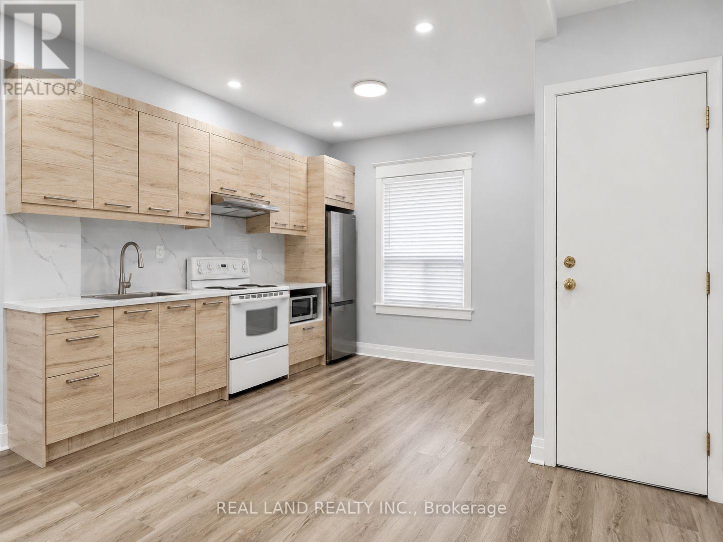 MAIN FLOOR - 225 COXWELL AVENUE