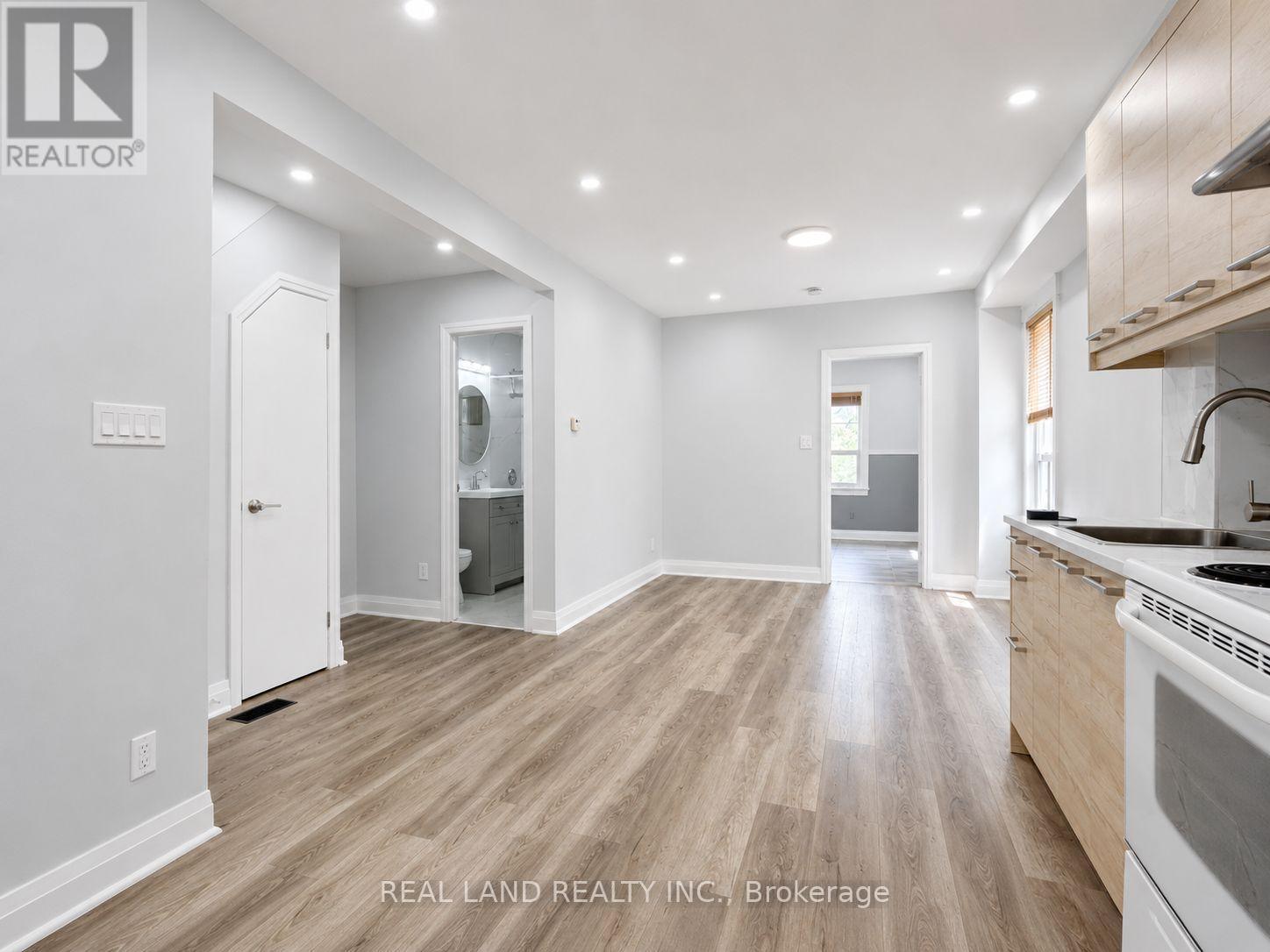 MAIN FLOOR - 225 COXWELL AVENUE