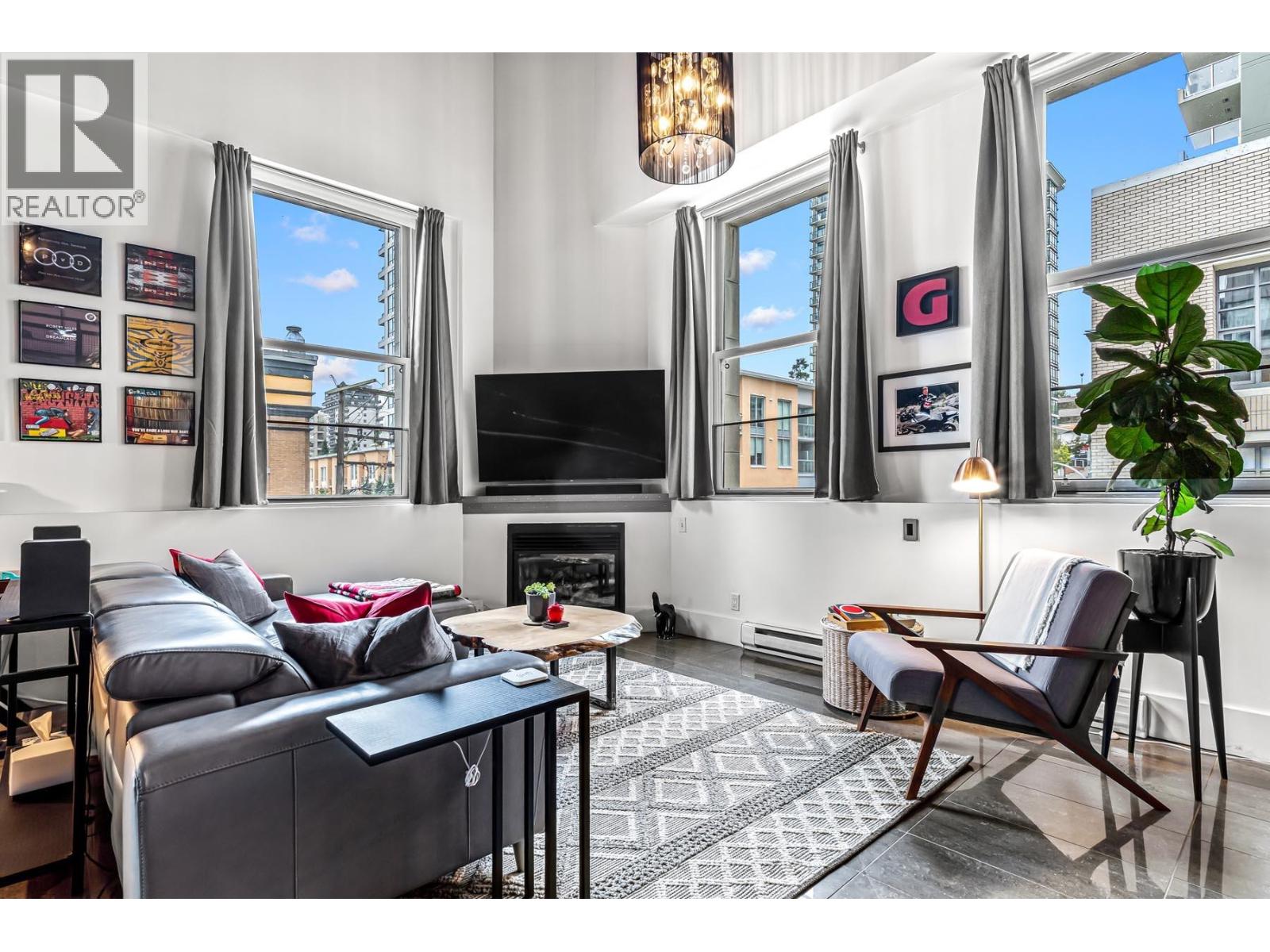 404 549 COLUMBIA STREET