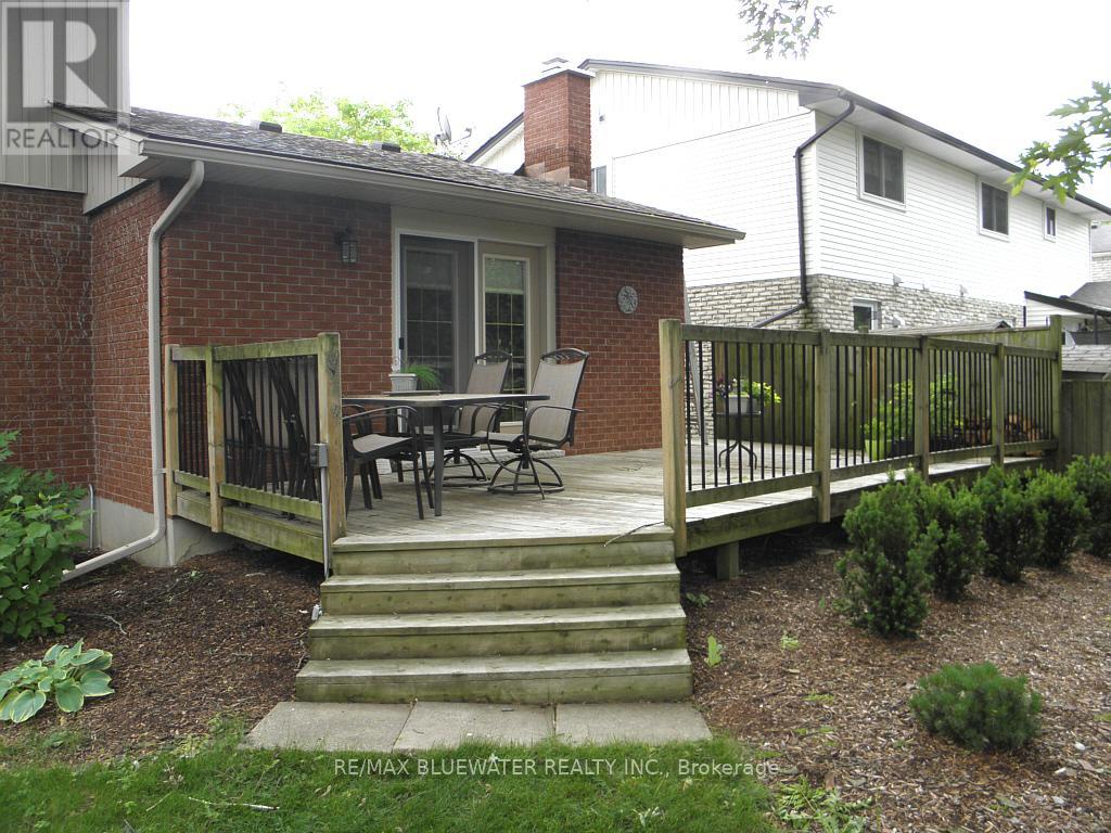 44 SPENCER CRESCENT