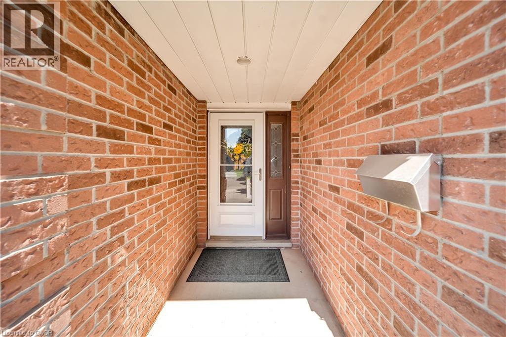 43 HOBART Crescent
