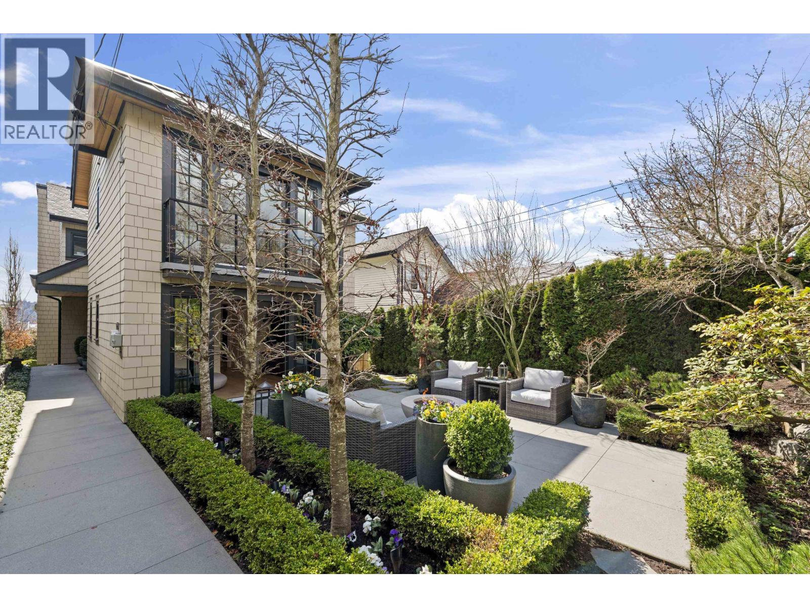 1230 ESQUIMALT AVENUE