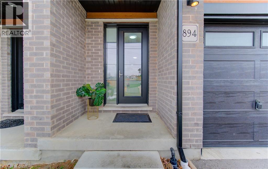 894 ROBERT FERRIE Drive