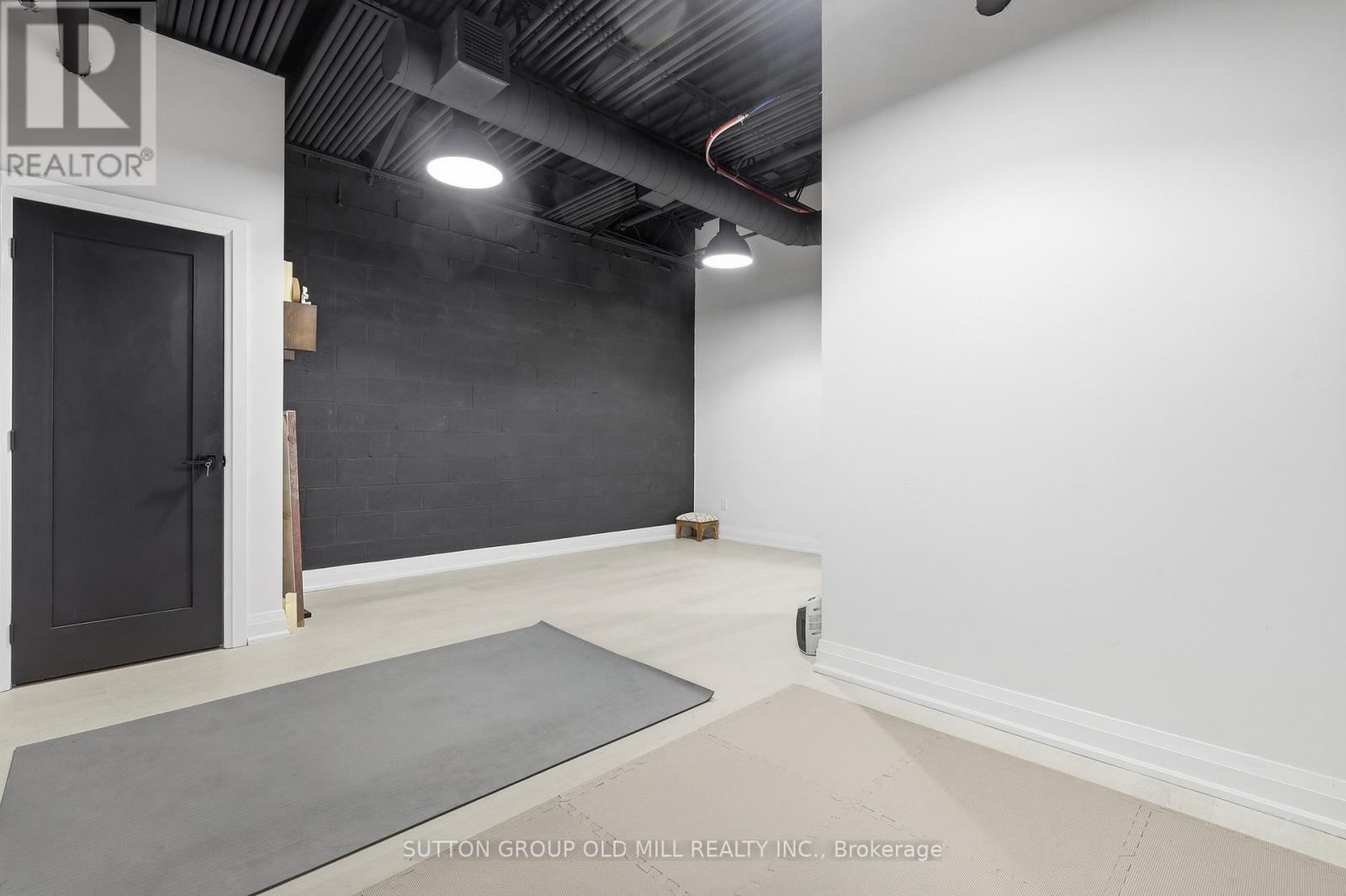 19 - SUITE - 8611 WESTON ROAD