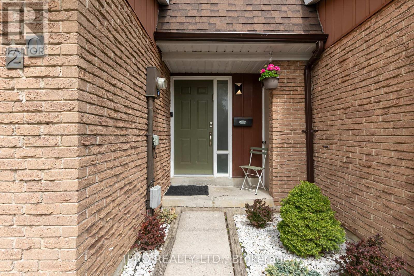 20 - 260 AVENUE ROAD