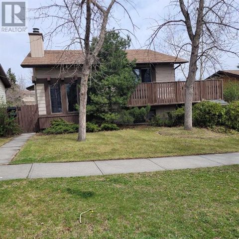 936 Berkley Drive NW Calgary AB T3K1A2