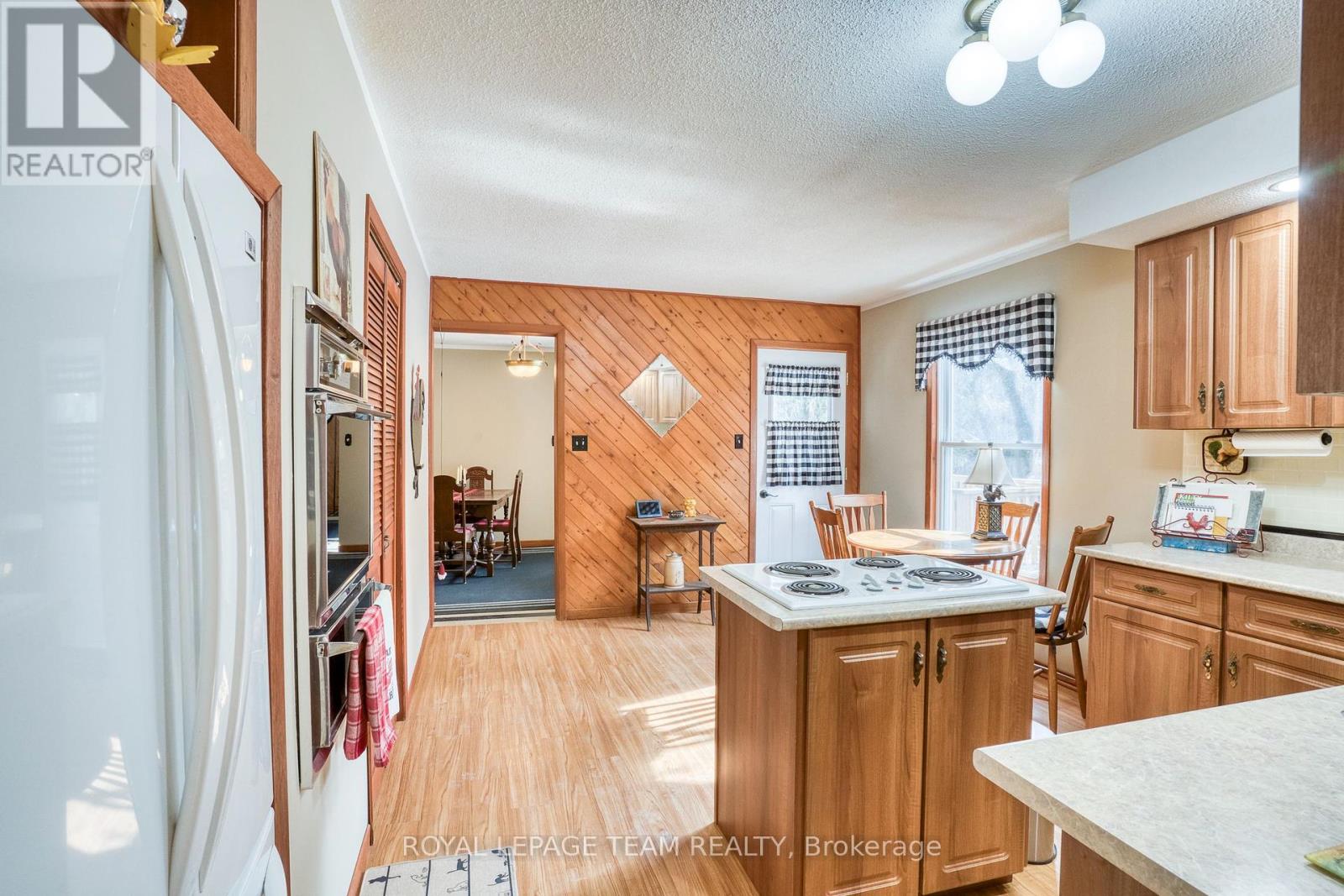 545 RICHMOND ROAD