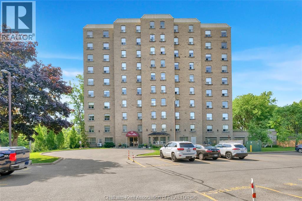 Photo 1 of 42 — 10 Van Allen AVENUE Unit# 201, Chatham, ON N7L5K1