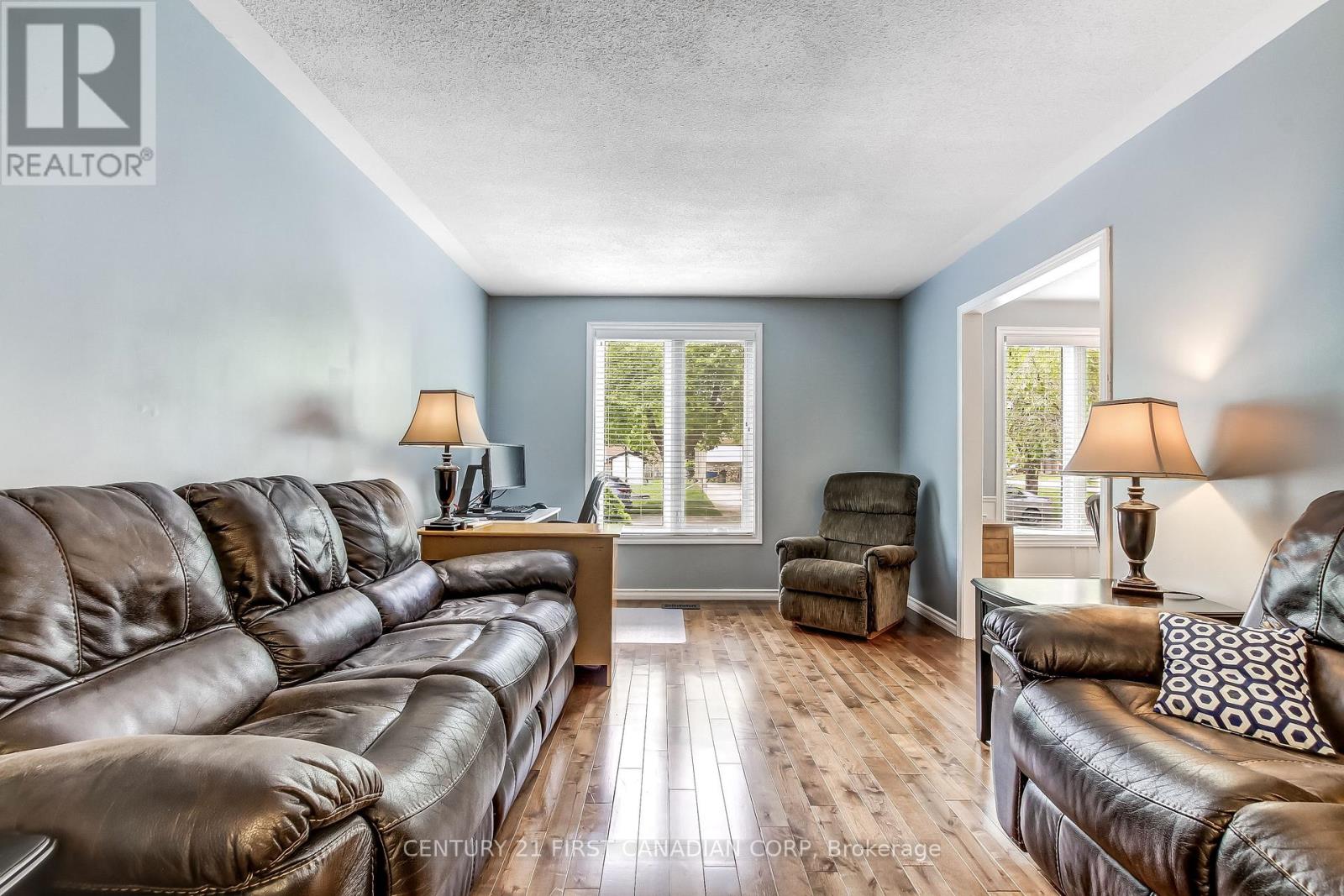 74 WINDING WAY CRESCENT