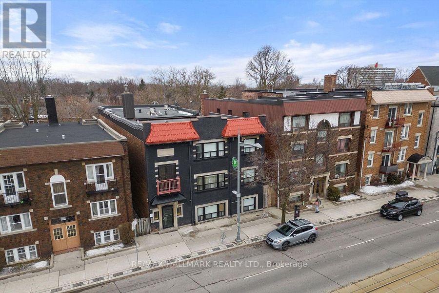 11 - 595 ST CLAIR AVENUE W