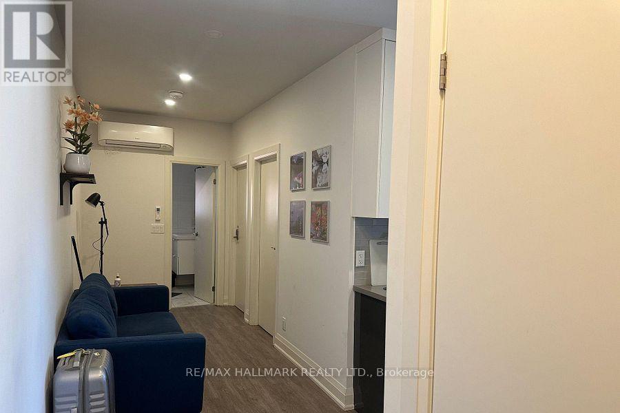 11 - 595 ST CLAIR AVENUE W