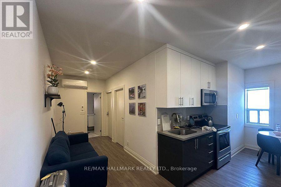 11 - 595 ST CLAIR AVENUE W