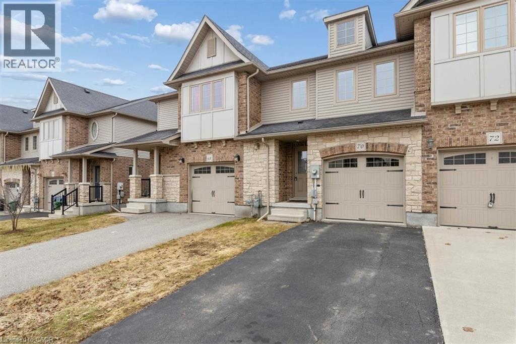 70 CURZON Crescent