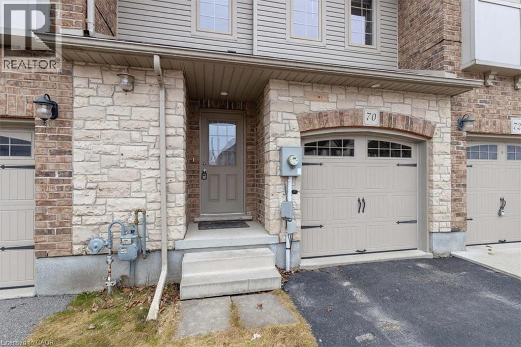 70 CURZON Crescent